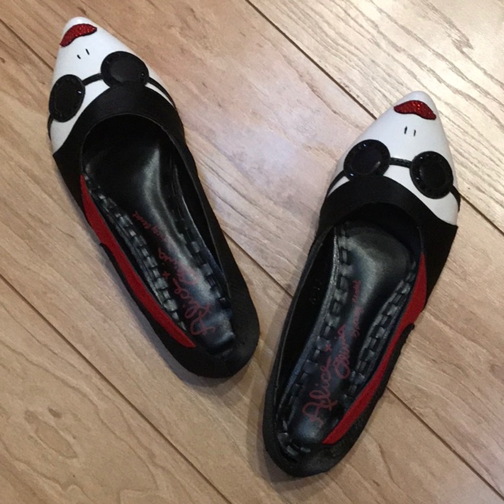 Alice + Olivia Chic Face Flats